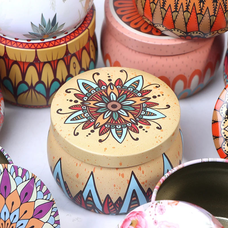 boîtes rondes métal multicolores motifs floraux géométriques boho chic décoration maison