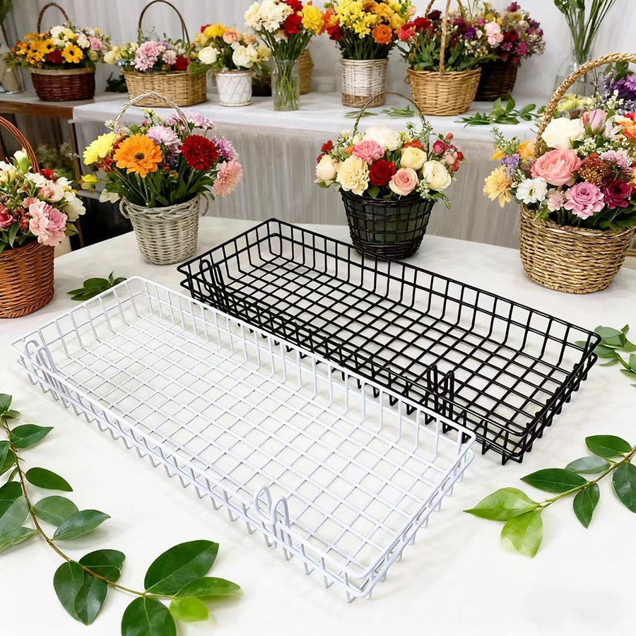 paniers suspendus noir blanc grille métallique moderne minimaliste crochets rangement plantes photos objets