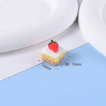 miniatures desserts blanc beige rouge vert bleu jaune crème gâteau biscuits fruits réaliste