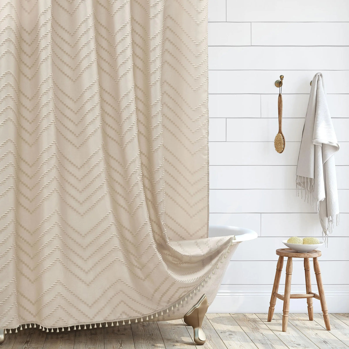 rideau douche moderne polyestère blanc beige gris foncé chevron frange tringle opacité variable respectueux