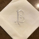 serviettes brodées monogrammées classique finition opaquer 100 coton blanc table manger événementiel
