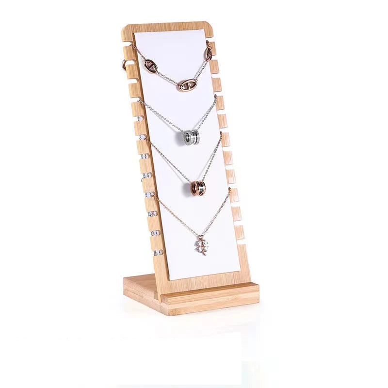 présentoir bois colliers pendentifs chaînes organisation bijoux moderne différents motifs argenté doré