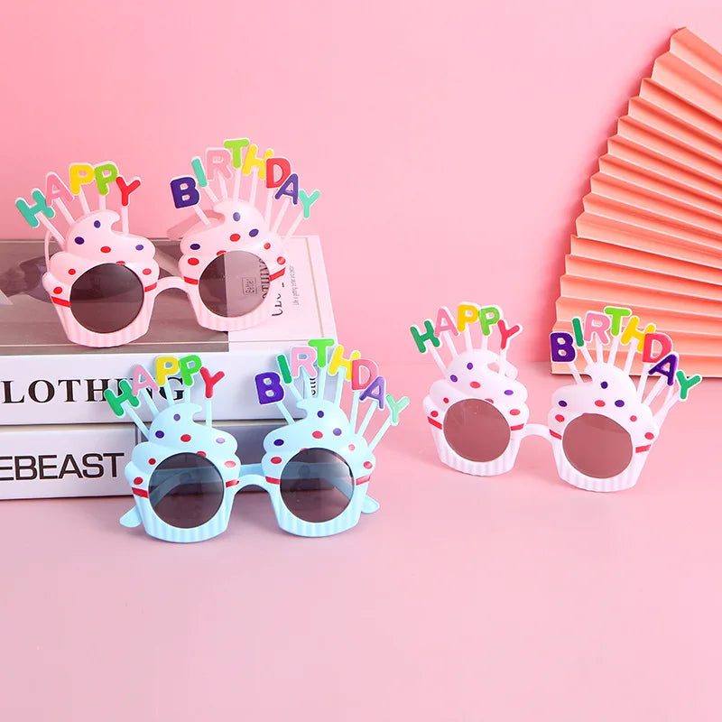 lunettes soleil happy birthday lettres colorées rose bleu clair jaune rouge opaques festives adultes