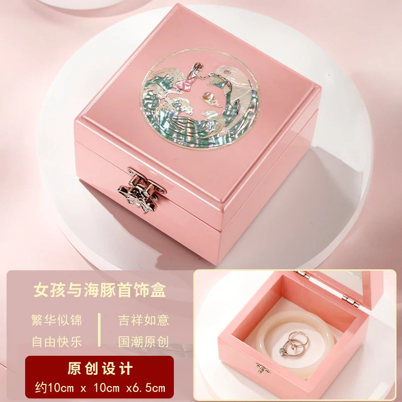 boîte bijoux sirène rose pâle illustration vague semi transparente cadenas classique romantique