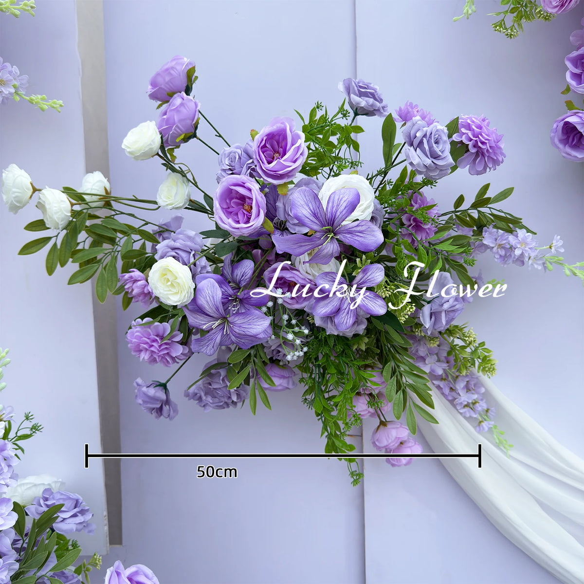 décoration mariage bouquet fleurs artificielles violettes blanches vertesintérieur classique