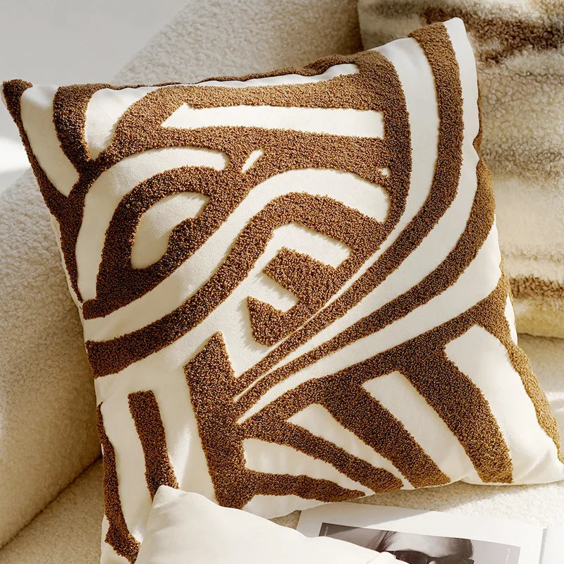 taies d'oreiller patchwork moderne motifs brodés couleurs variées géométriques fleurs beige marron noir blanc