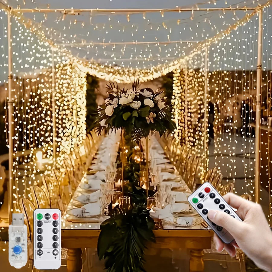 Guirlande lumineuse rideau LED 300 LED éclairant un mur blanc