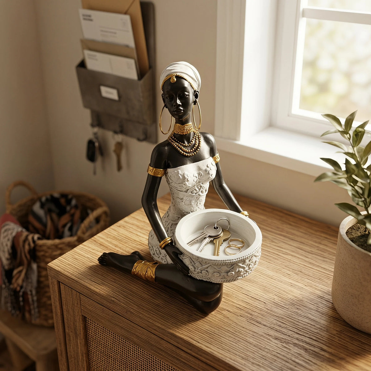 statue décorative artisanale ethnique noire blanche dorée bijoux plante pot bougie hauteur 19.6cm largeur