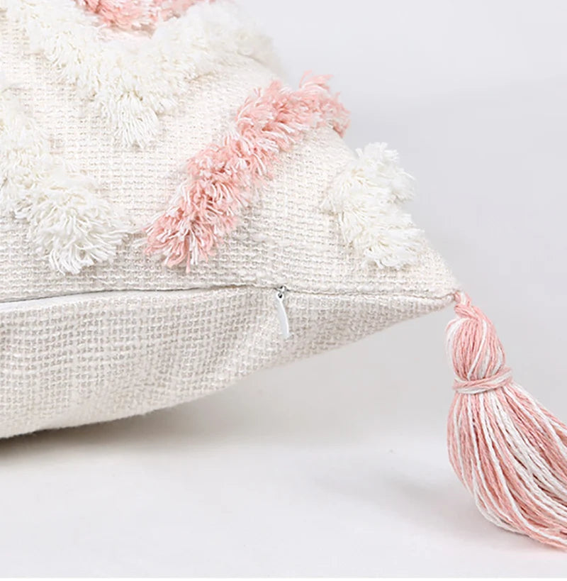 coussins boho chic rose clair blanc motif géométrique pompons opaques adhésifs