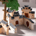 miniature village traditionnel résine beige gris brun foncé toitures tuiles statues lions chinois decoration