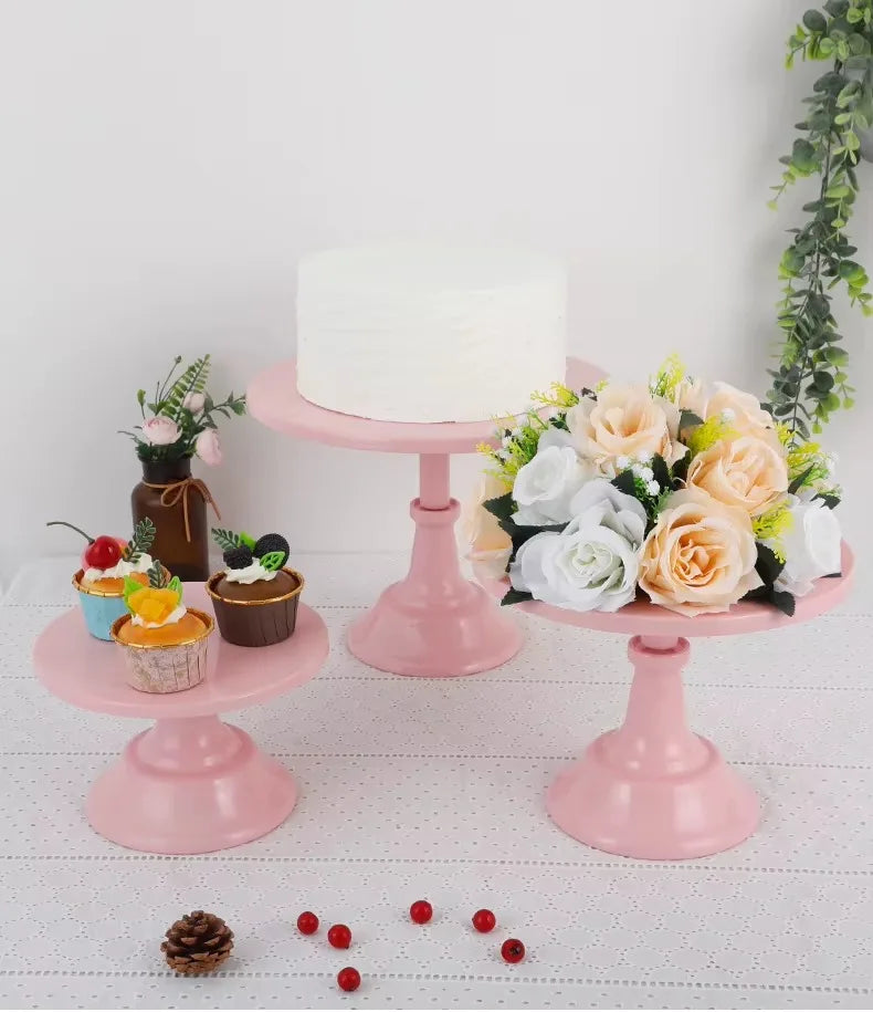 présentoir gâteaux métal noir bleu rouge rose blanc classique salon mariage fête
