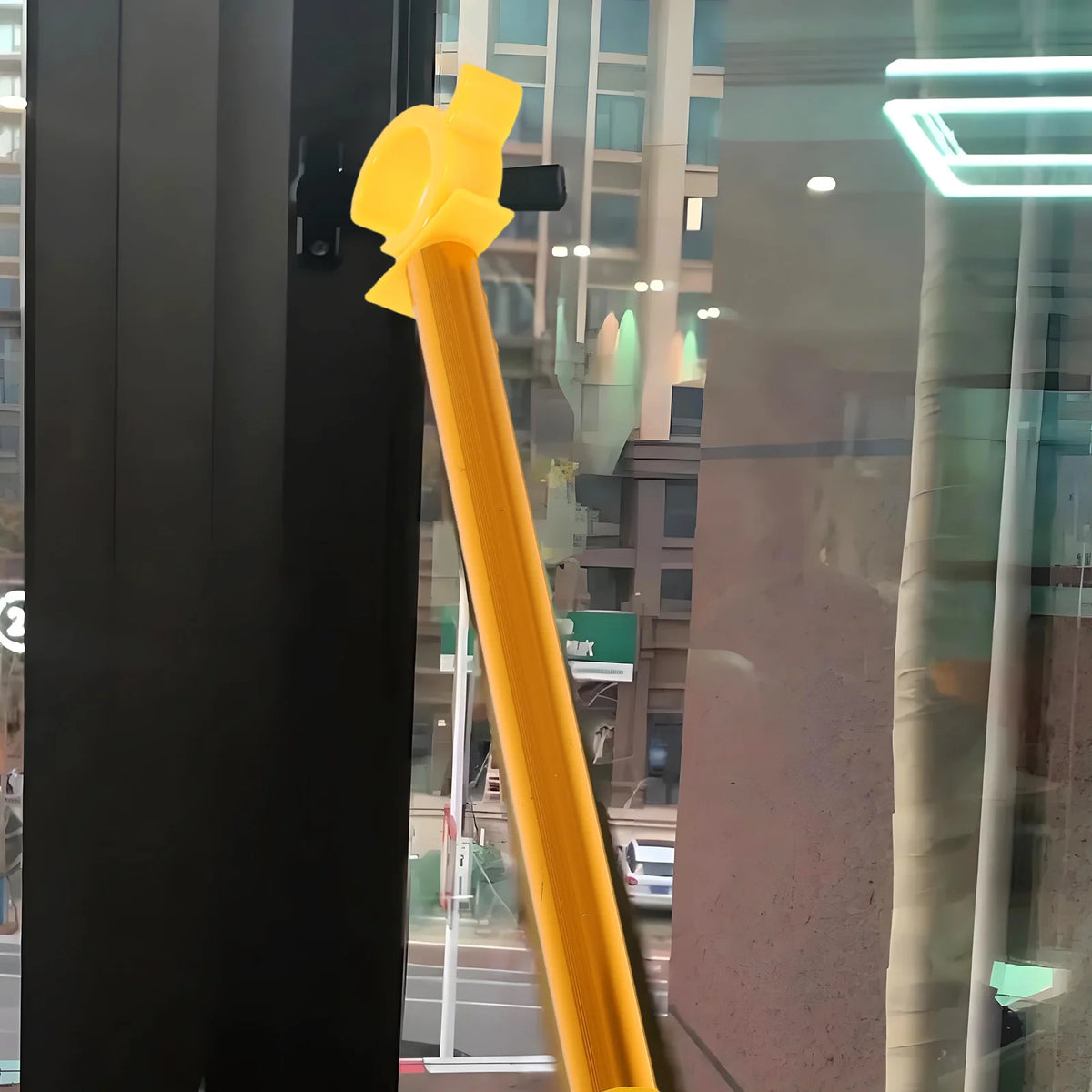 tige fenêtre jaune texture grip moderne clips 45.6cm 2.5cm plastique