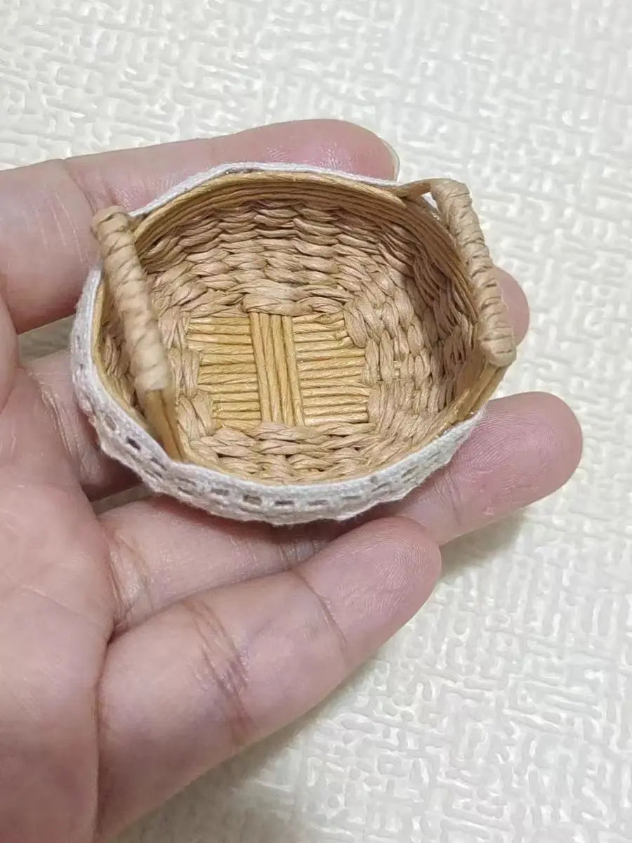 miniature panier osier rustique accessoires maison poupée décoration rangement paille naturel artisanal