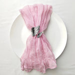 serviettes polyester pliées moderne bleu clair rose vert beige ondulées annuaire métallique usage maison