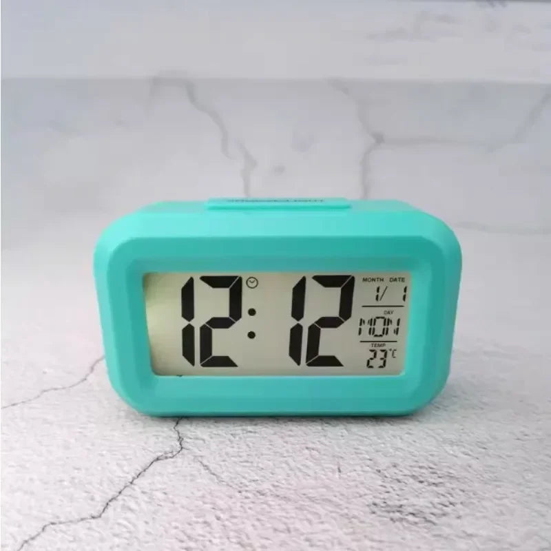 horloge numérique moderne compacte affichage lcd vert noir blanc rose clair timer radio fonctionnement
