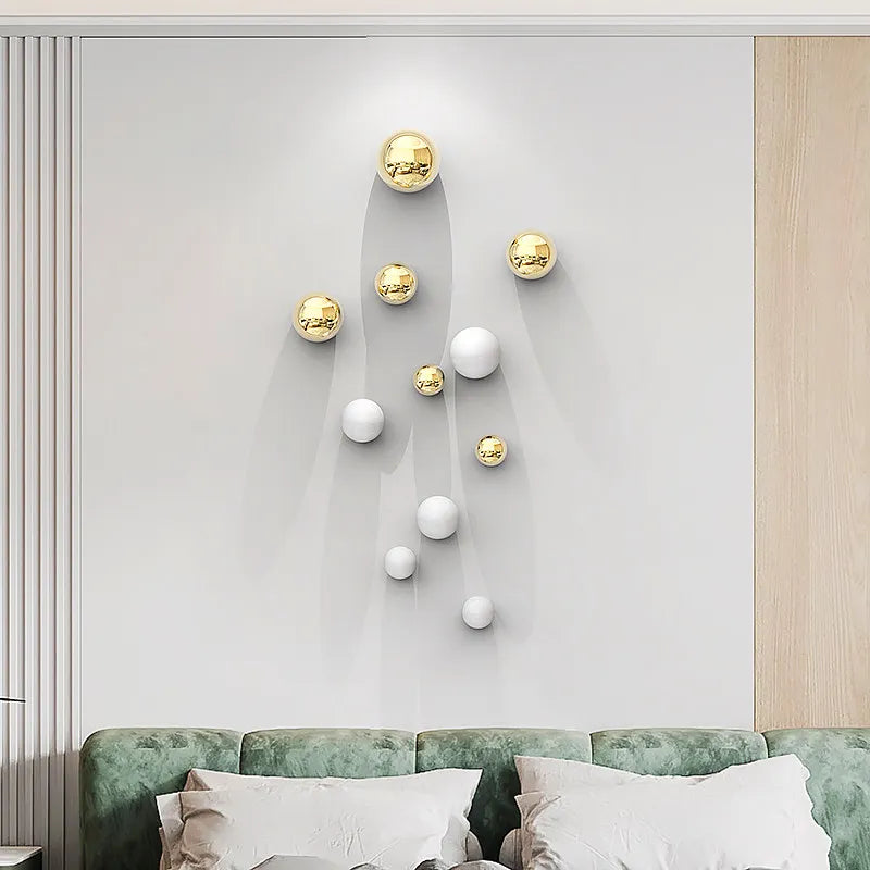 décoration murale boules rondes brillantes blanc doré argenté moderne élégante suspension intérieure