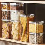 boîtes rangement hermétiques transparentes poignées noires qualité alimentaire plastique moderne pratique