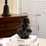 vase porcelaine blanc noir moderne sculptural abstrait plis irréguliers strié fleurs