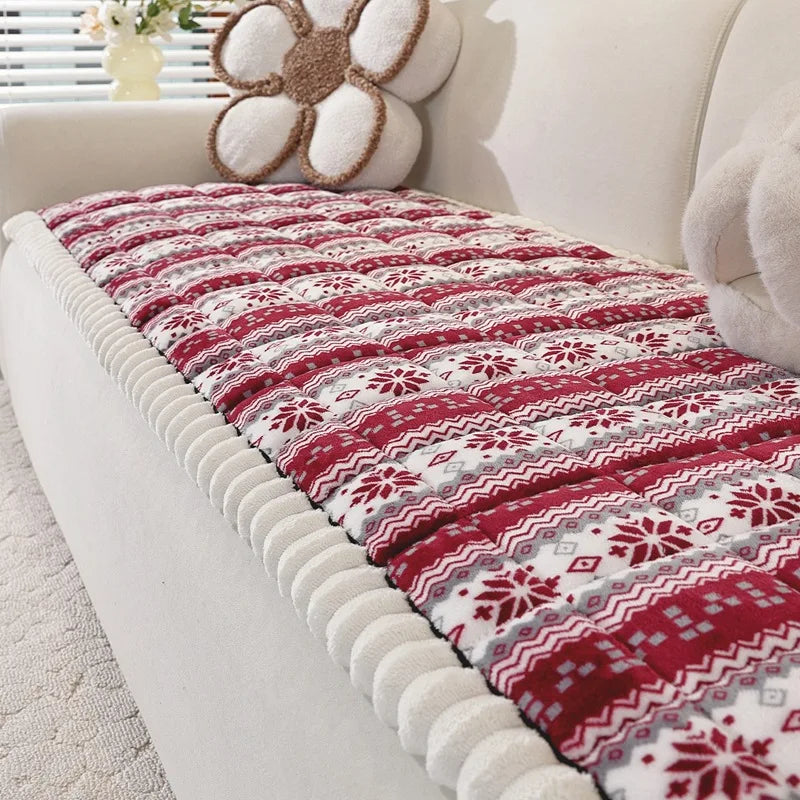 Un édredon moelleux décoré de motifs floraux et géométriques rouges et blancs, créant une atmosphère chaleureuse et confortable dans la pièce.