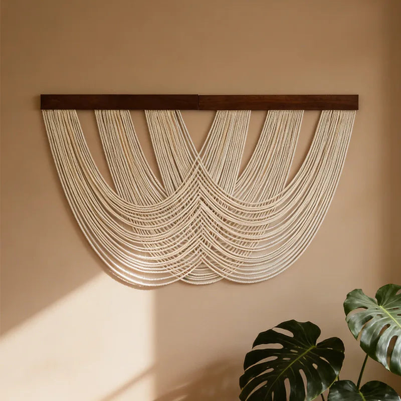 décoration murale bohème tissée tresses géométriques beige clair marron foncé minimaliste suspension chambre salon