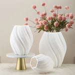 vase moderne plastique blanc rayures ondulées décoration intérieur salon mariage pièce