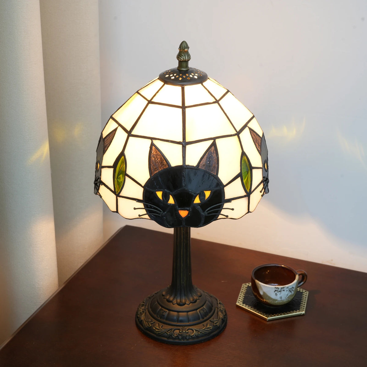 lampe table tiffany cat face stained glass noir blanc verte jaune vitrail