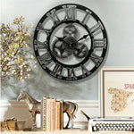 Détail du design 3D et des finitions bois de l'horloge murale