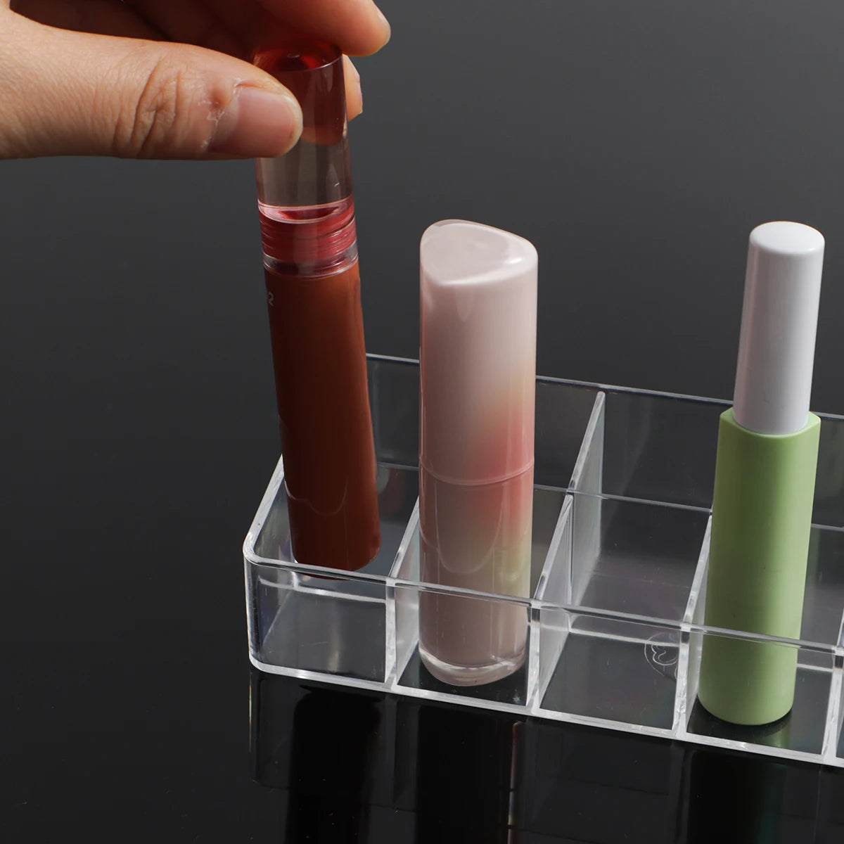 présentoir transparent moderne boîtes rangement rouge lèvres minimaliste réutilisable plastique cosmétique