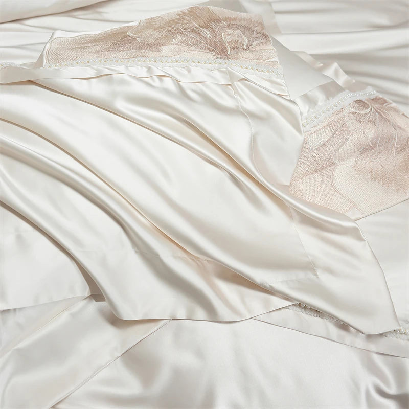 ensemble literie luxueux blanc cassé broderie florale satinée pièces king queen