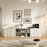 meuble rangement moderne bois blanc salon minimaliste livres vinyle vase lampe photo tapis