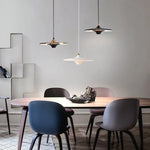 Suspension lumineuse moderne blanche noire dorée lisse mat éclairage intérieur minimaliste câble prise électrique