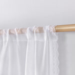 rideaux blancs dentelle bordure gaufrage translucides decoration fenetre modernehôtel hospitalière