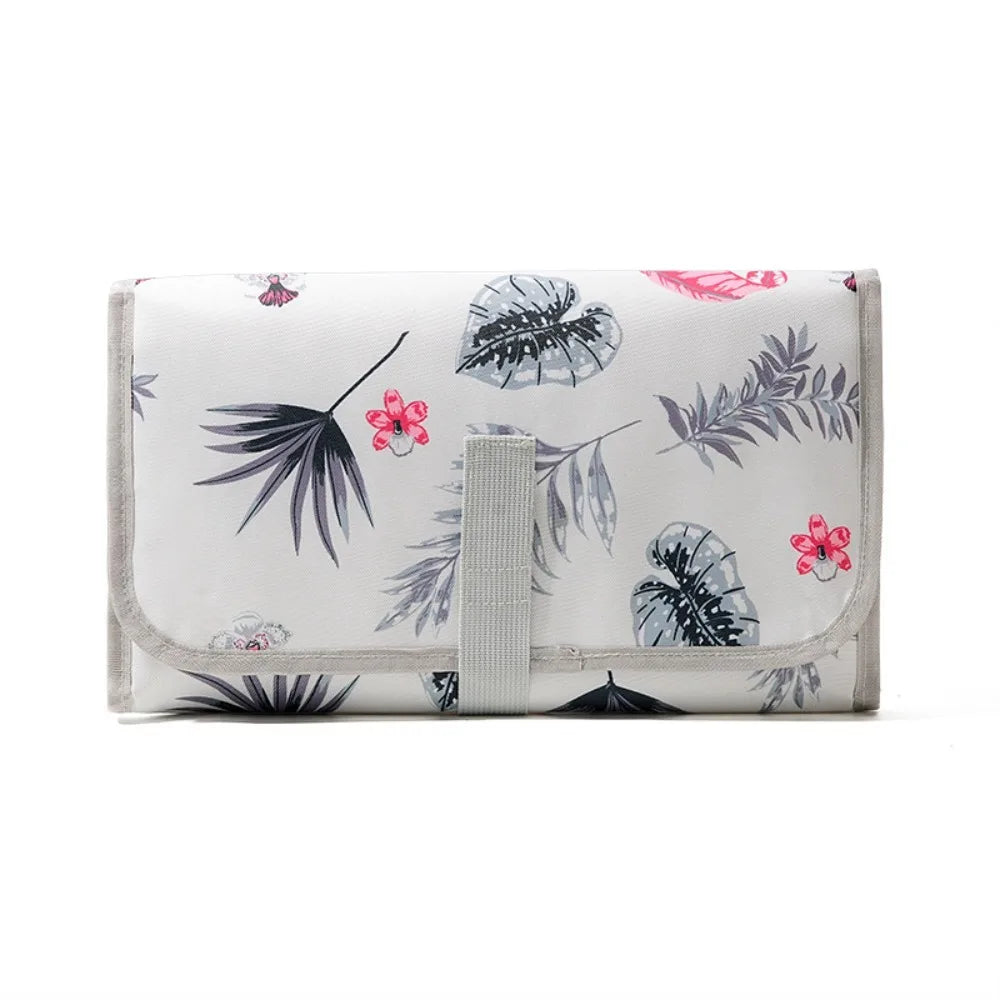 tapis changement portable bébé motif animalier blanc gris bleu