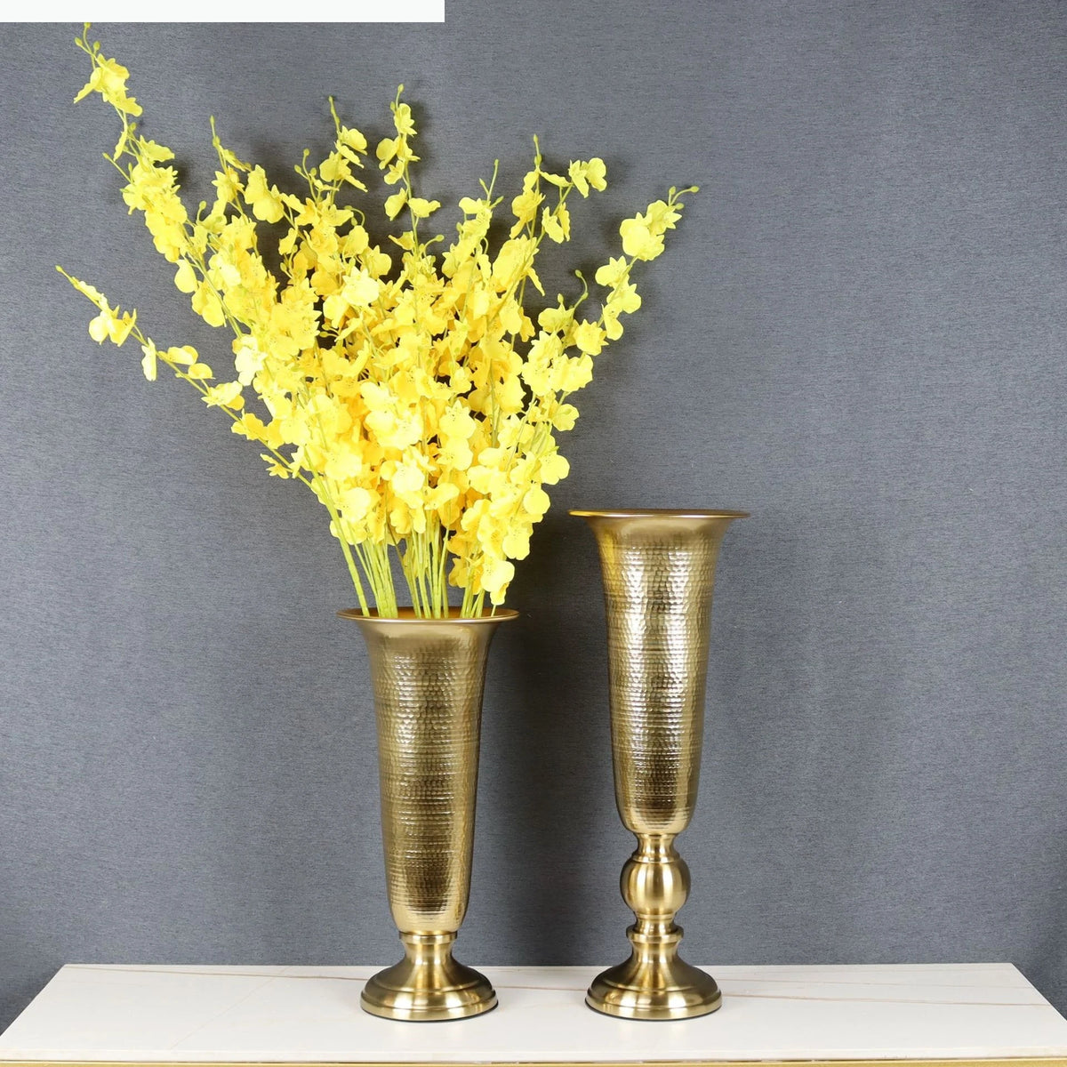 vase métal or argent texture hammered moderne décoration intérieure fleurs artificielles grande taille