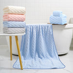 serviette bain moderne rose clair absorbante texture cotonnée motif géométrique douce séchage rapide