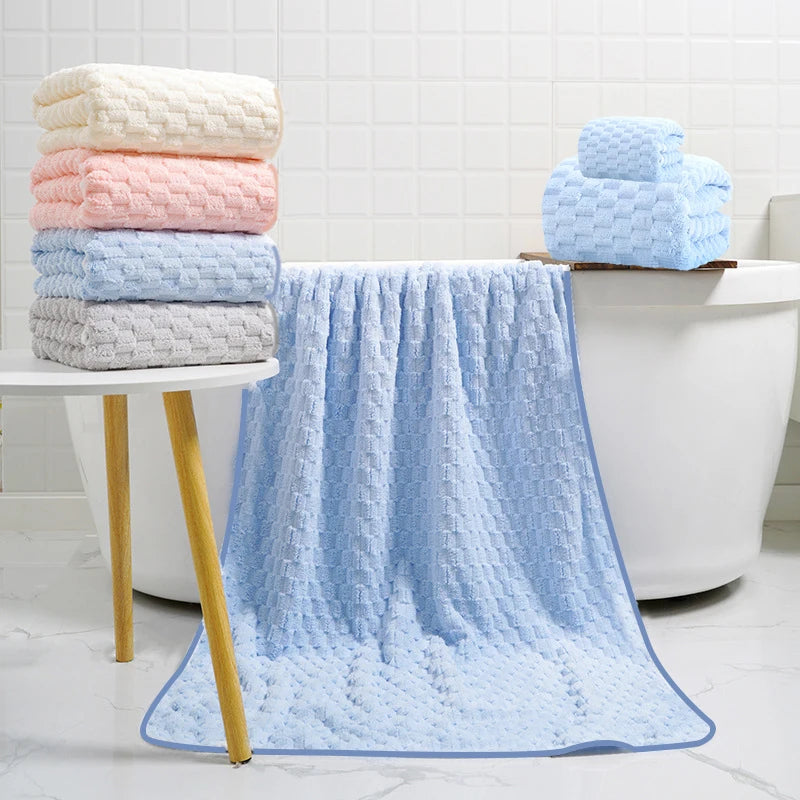 serviette bain moderne rose clair absorbante texture cotonnée motif géométrique douce séchage rapide