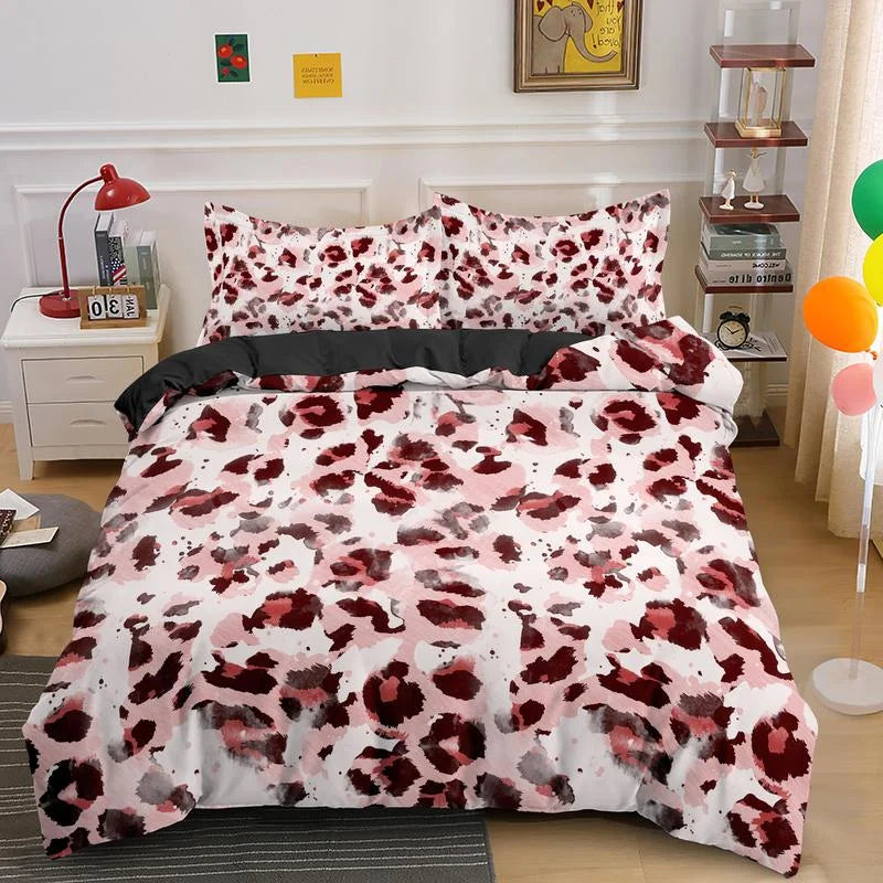 Parure de lit leopard dans une chambre d'adolescent stylée