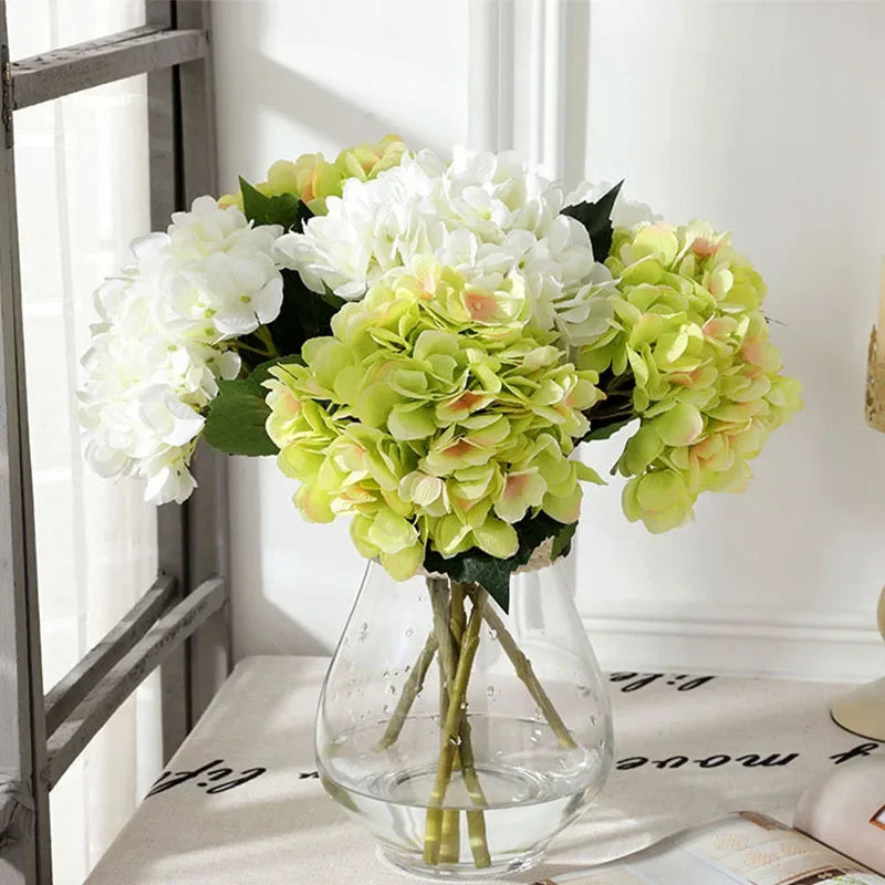 bouquet artificiel hortensia bleu clair blanc rose pâle vert clair moderne minimalisteintérieur decoration