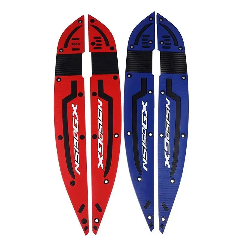 protège pieds voiture cuir artificiel rouge bleu gris rayures motif carbone moderne sportif rivets