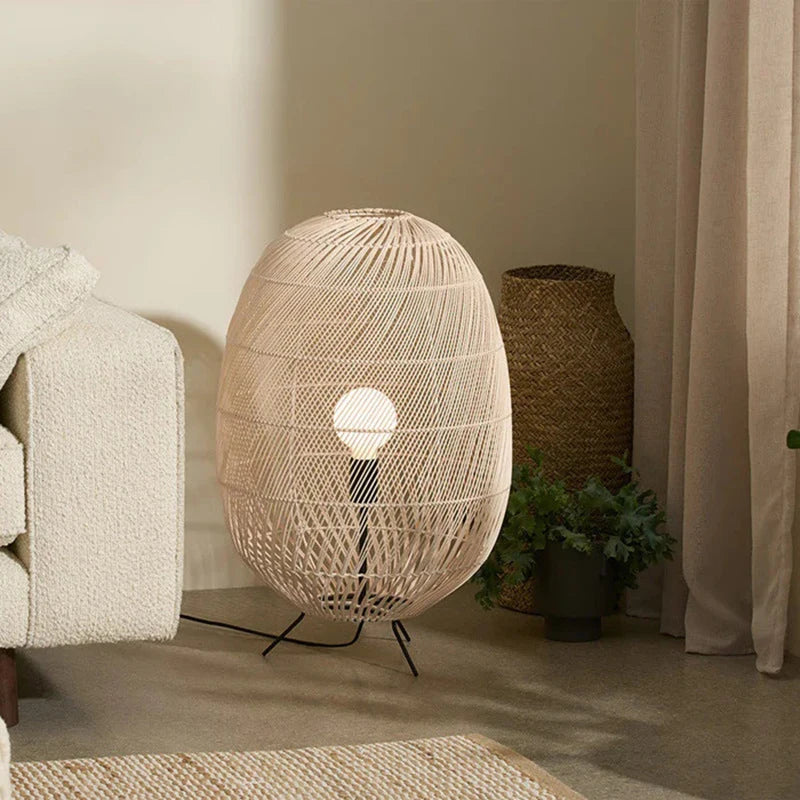 lampe sol moderne rattan tressé beige clair pieds noirs câble noir 11 15w led