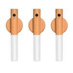 lampe poche rechargeable adhésive moderne bois marron foncé blanc texture naturelle interrupteur port charge