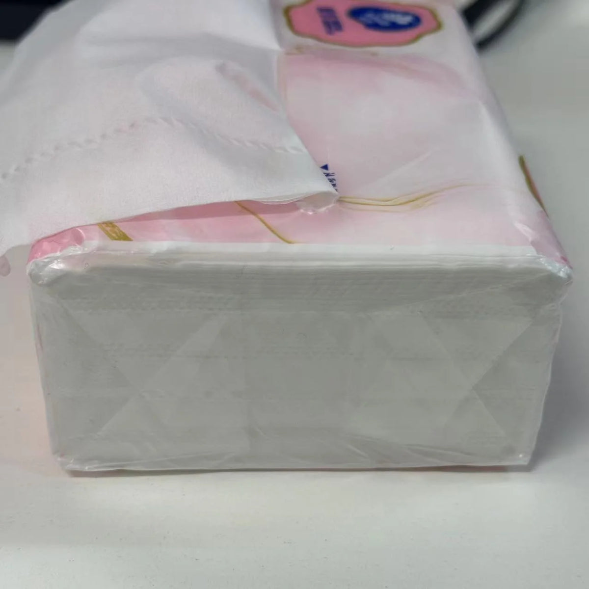 serviettes papier jetables rose clair motif marbré doux pack 100 feuilles moderne respectueux environnement