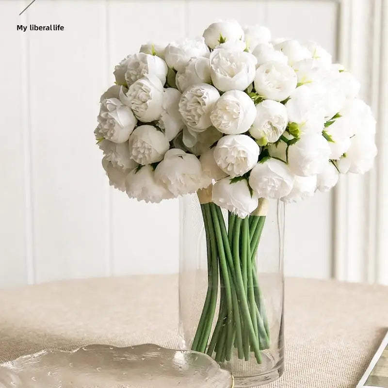 décoration intérieure moderne bouquet fleurs artificielles rose clair blanc violet