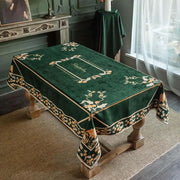 nappe velours verte fleurs vintage décoration intérieure table chaises vases