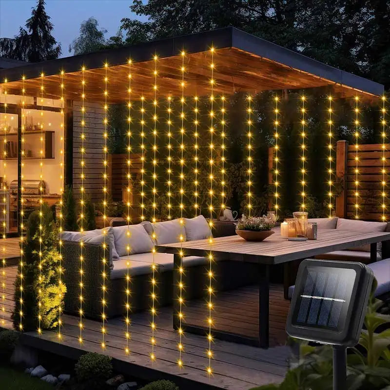 guirlande lumineuse solaire jaune rideau blanc extérieur decoration pergola arbres fleurs