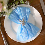 serviettes polyester pliées moderne bleu clair rose vert beige ondulées annuaire métallique usage maison