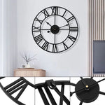 horloge murale industrielle vintage aiguilles métal chiffres romains noir doré salon decoration