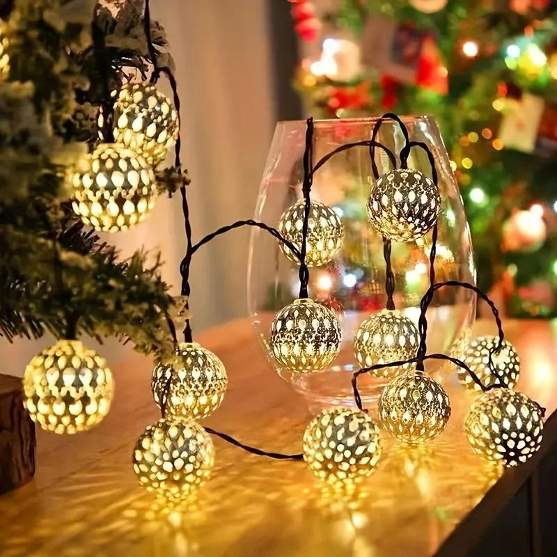 guirlande lumineuse solaire led multicolore sphères métalliques ajourées décoration extérieure festive bohème pic sol