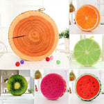 Décoration intérieure avec coussin fruité sur canapé, ambiance colorée