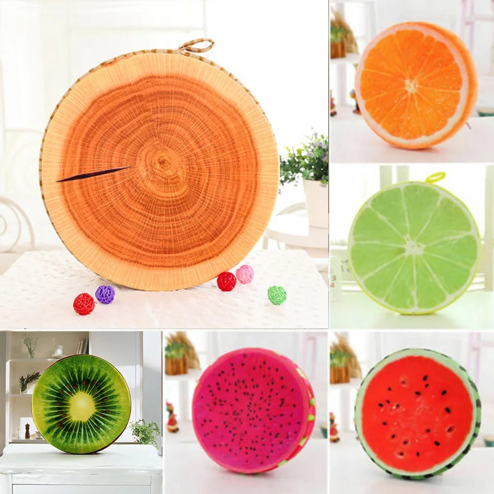 Décoration intérieure avec coussin fruité sur canapé, ambiance colorée